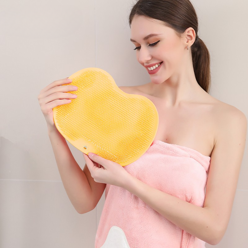 BrushMat™ | Ansträngningsfri rengöring från tå till kropp med avslappnande massage — inget böjande behövs!